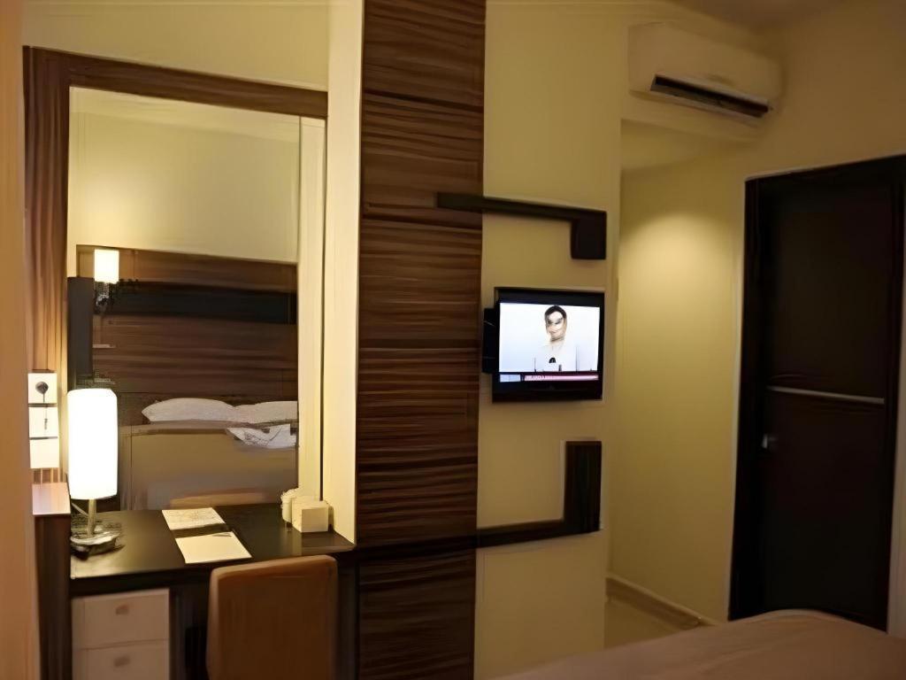 Travello Hotel Manado Exterior foto