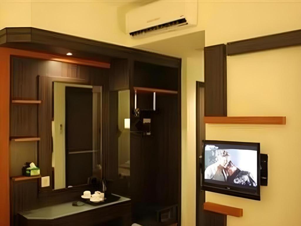 Travello Hotel Manado Exterior foto