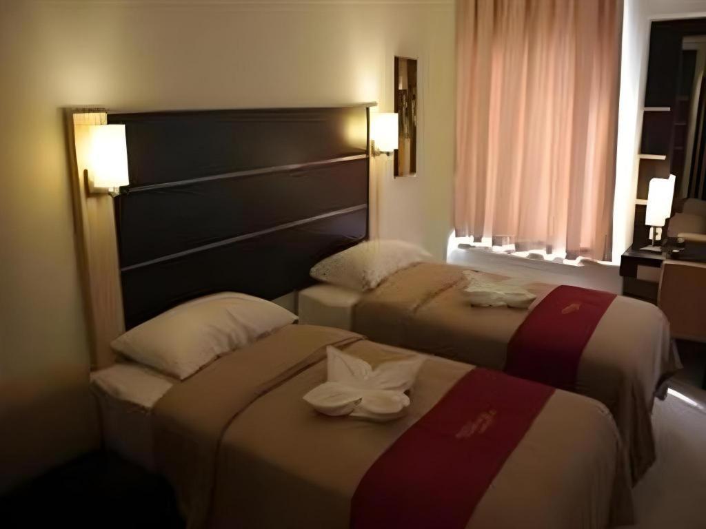 Travello Hotel Manado Exterior foto