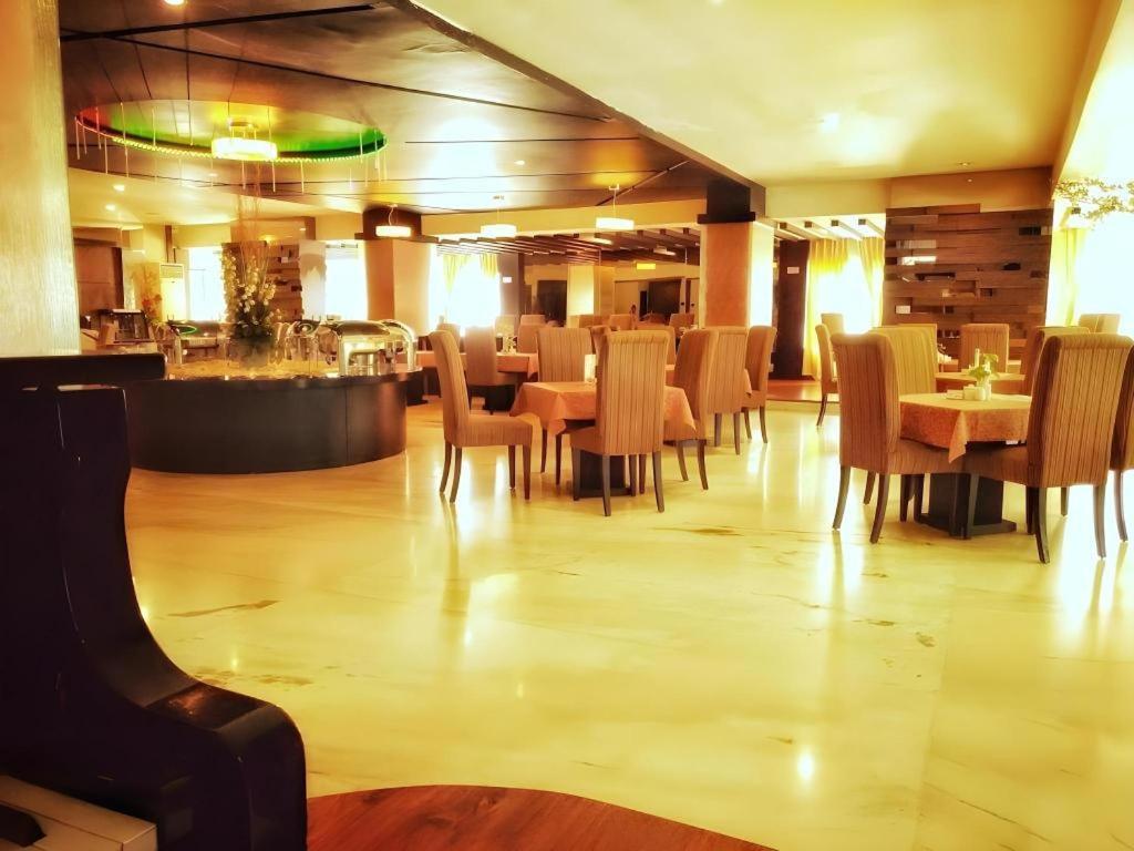 Travello Hotel Manado Exterior foto