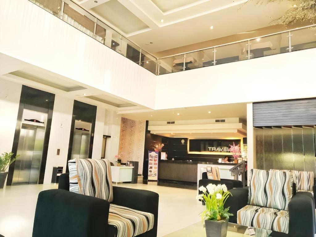 Travello Hotel Manado Exterior foto
