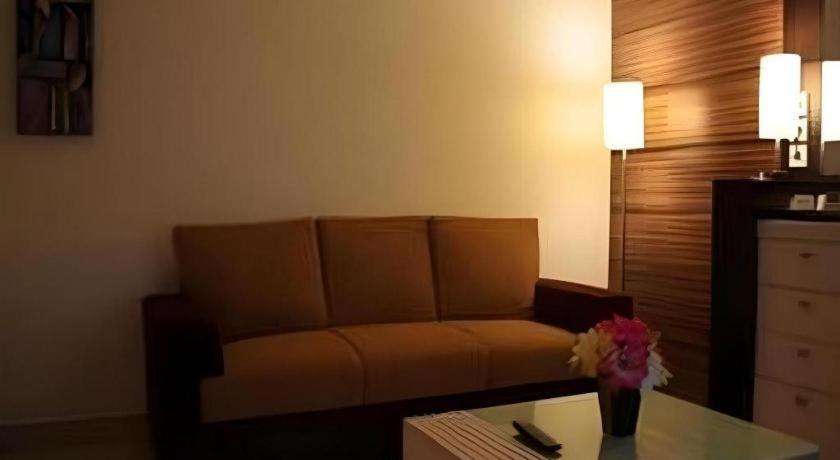 Travello Hotel Manado Exterior foto