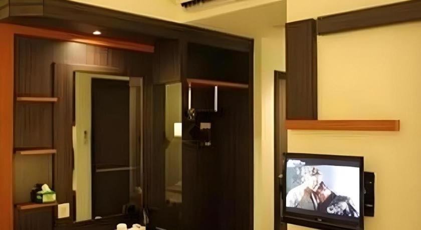 Travello Hotel Manado Exterior foto