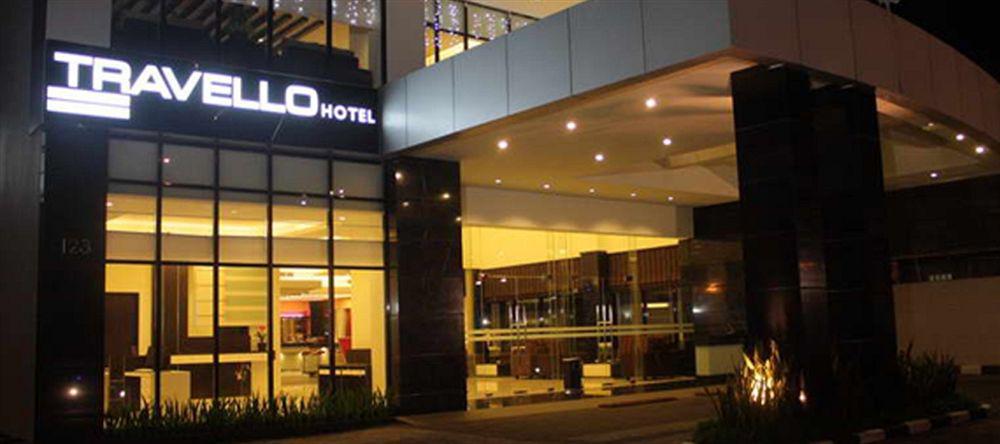 Travello Hotel Manado Exterior foto